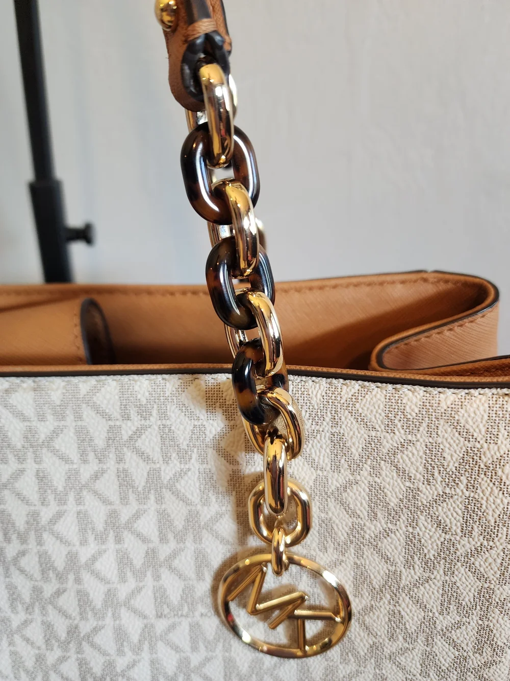 Michael Kors SOFIA Signature Logo Tote in Vanilla/Acorn